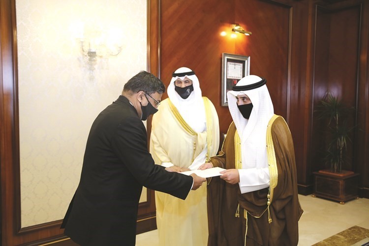 وزير الخارجية الشيخ د.أحمد ناصر المحمد يتسلم نسخة من أوراق اعتماد سفير الهند سيبي جورج