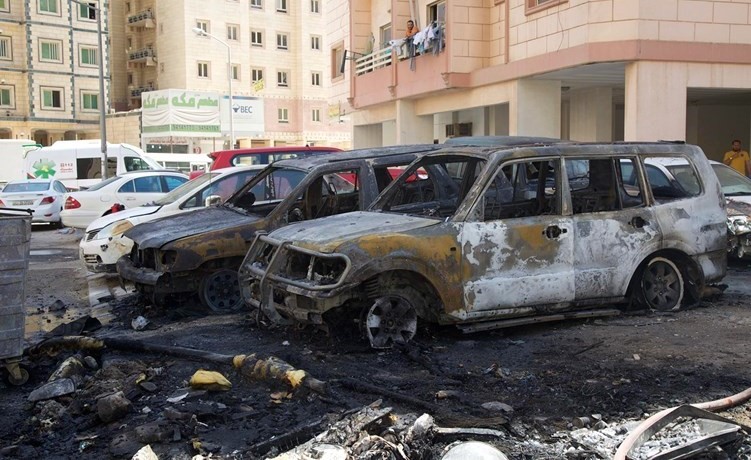 المركبات الست وقد لحقت بها تلفيات جراء الحريق الغامض