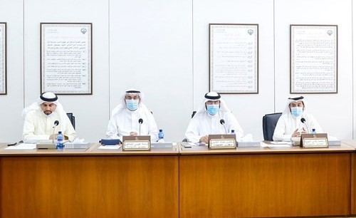 د.محمد الحويلة وسعدون حماد وأسامة الشاهين وعبدالله الكندري أثناء الاجتماع