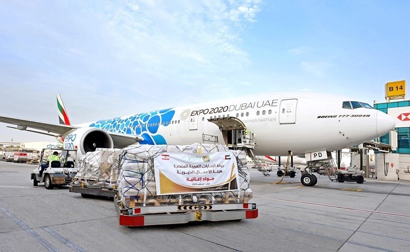 «طيران الإمارات» تنشئ جسراً جوياً بين دبي ولبنان وتخصص 50 رحلة لنقل مواد الإغاثة