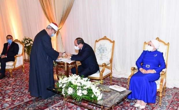 بالصور.. عقد قران في مصر بحضور رئاسي والسيسي وكيلاً للعروس