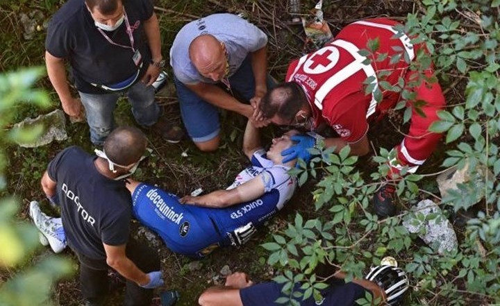 بالفيديو.. درّاج يسقط من ارتفاع شاهق خلال سباق بإيطاليا