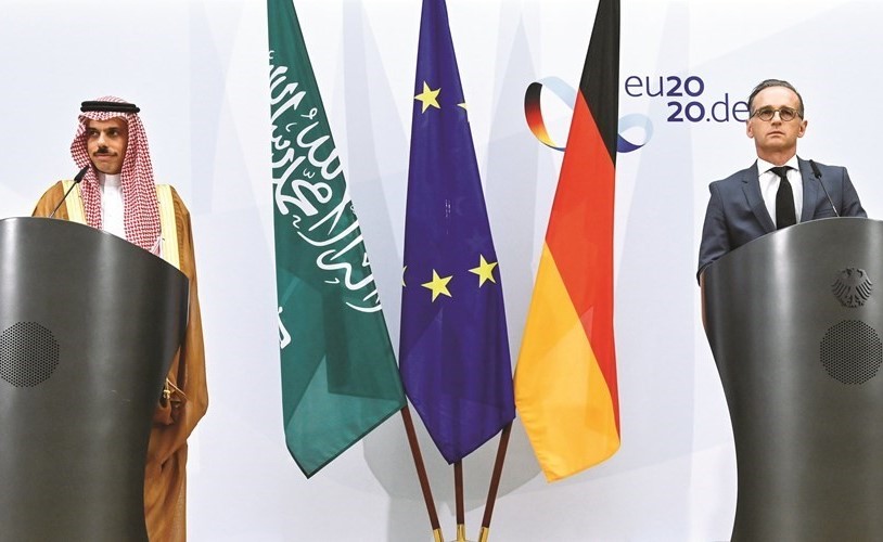 وزير الخارجية السعودي صاحب السمو الأمير فيصل بن فرحان ونظيره الألماني هايكو ماس خلال مؤتمرهما الصحافي المشترك في برلين امس(ا.ف.پ)