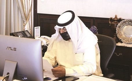 خالد الجارالله خلال الاتصال المرئي
