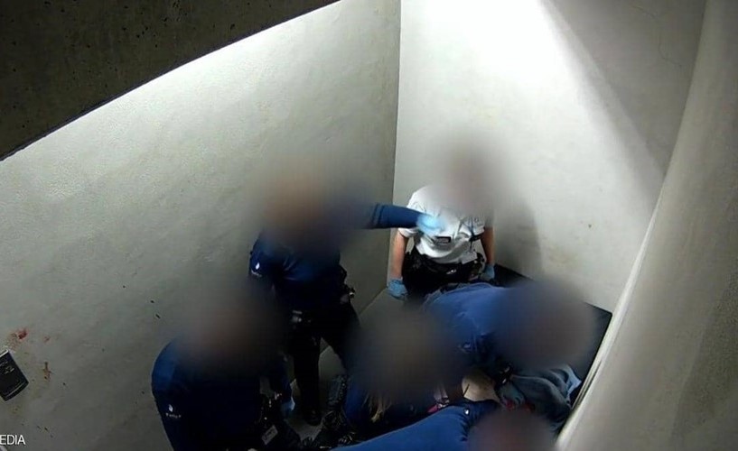 فيديو يصدم حكومة بلجيكا.. "تدخل قاتل" للشرطة داخل زنزانة