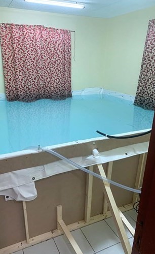 احواض وبراميل ممتلئة بالخمور ضبطت داخل الوكر
