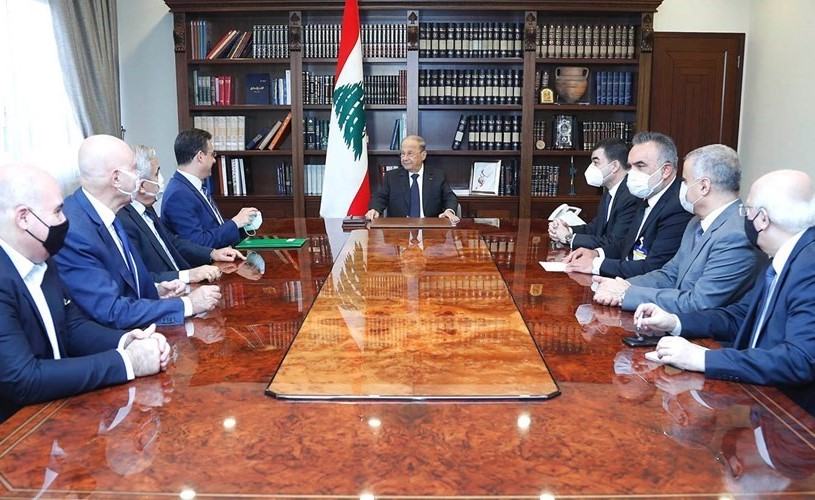 الرئيس العماد ميشال عون خلال لقائه وفدا من نواب تكتل لبنان القوي في بعبدا	(محمود الطويل)