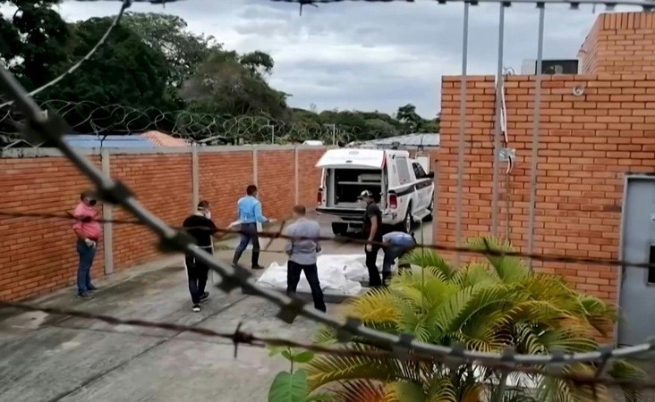 بالفيديو.. مقتل 33 شخصا في مجزرة نفذتها جماعات مسلحة مرتبطة بتجارة المخدرات في كولومبيا