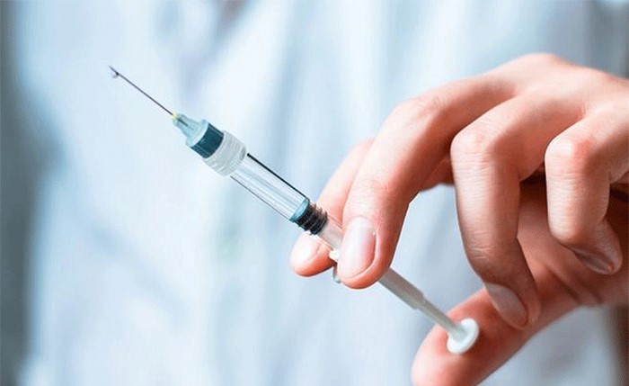 صحيفة: بعد الكمامات... "حرب الإبر" تلوح في الأفق الطبي العالمي