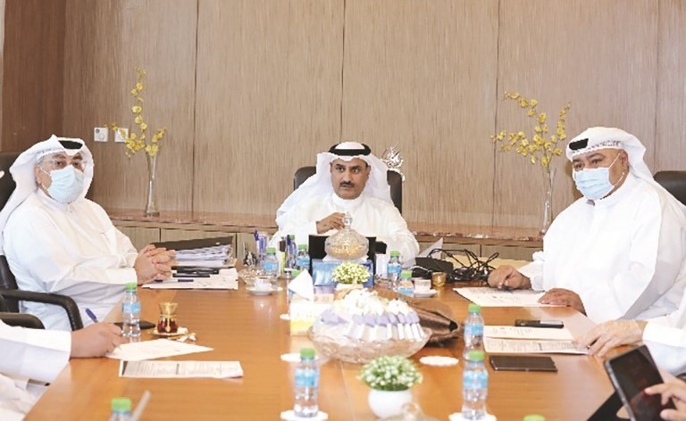 د. سعود الحربي والحضور خلال الاجتماع