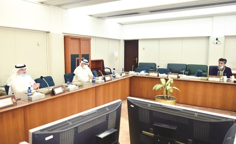 صفاء الهاشم خلال الاجتماع