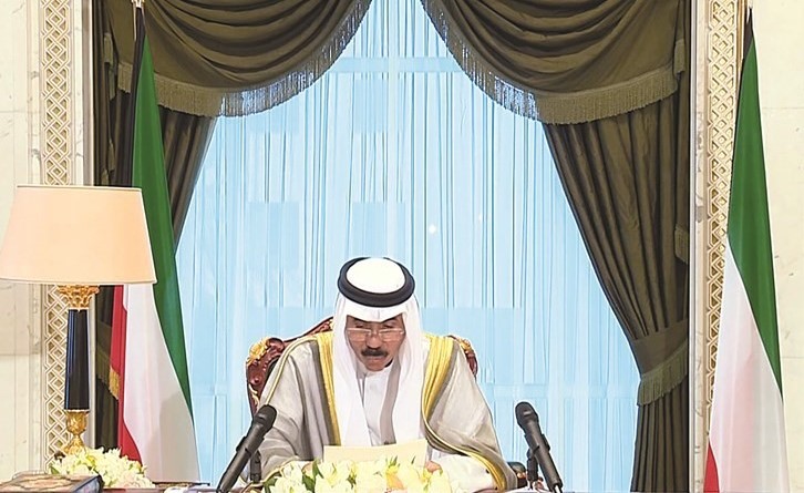 سمو نائب الأمير وولي العهد الشيخ نواف الأحمد خلال إلقاء كلمته إلى إخوانه وأبنائه المواطنين
