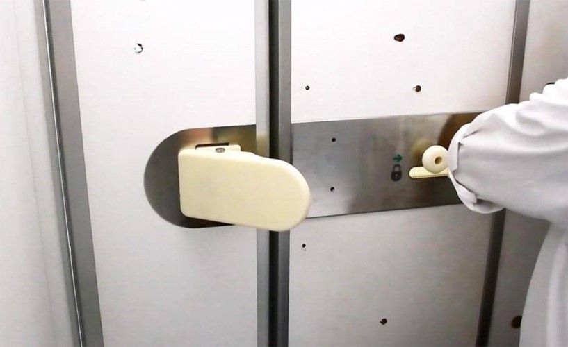 من دون لمس.. "ابتكار ذكي" في مراحيض الطائرات لمواجهة كورونا