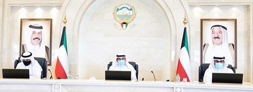  سمو الشيخ صباح الخالد وأنس الصالح وخالد الروضان خلال اجتماع مجلس الوزراء