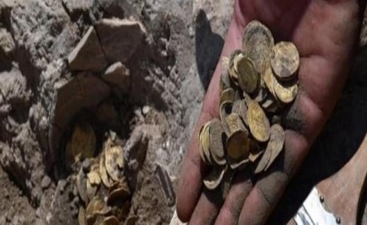 إسرائيل تكتشف كنزاً من 425 قطعة نقدية من الذهب الخالص تعود للعصر العباسي
