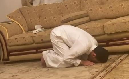 فيديو.. شاب يحتفل بحصوله على سند متصل إلى النبي ﷺ في القرآن الكريم