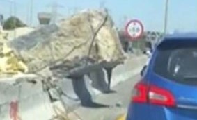 الخرسانة الاسمنتية تأثرت بفعل التصادم العنيف