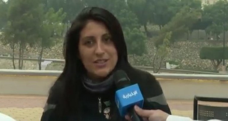 بالفيديو.. رحالة إيطالية على دراجة نارية تروي قصة وصولها إلى أبها وسكنها مع السعوديين!