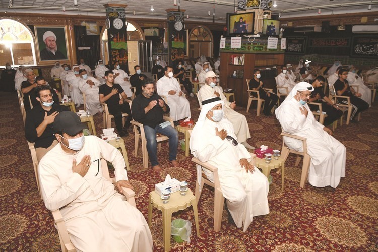 التزام بالتباعد وبارتداء الكمامات في مجالس العزاء	(محمد هاشم)