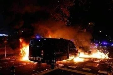 حقيقة صورة أعمال الشغب في برشلونة بعد أن قرر ميسي الرحيل