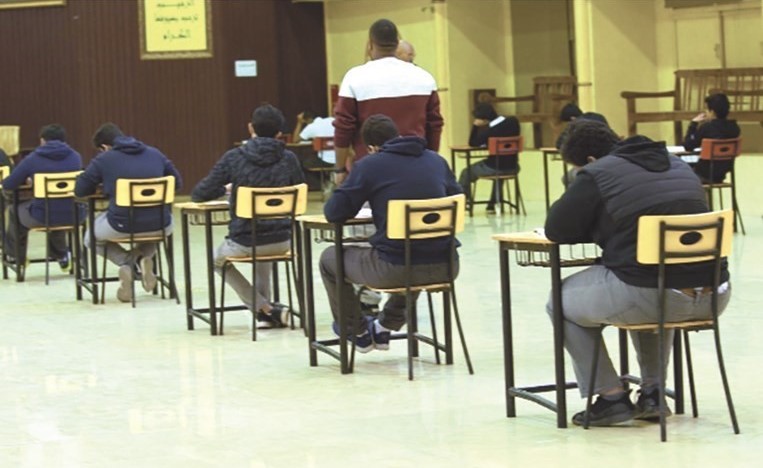 الموجهون يقومون بجهود كبيرة في إعداد المناهج والامتحانات