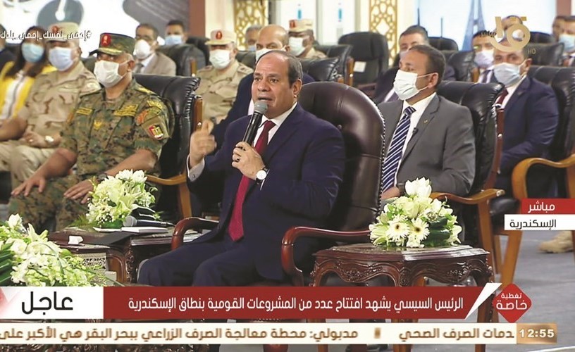 صورة تلفزيونية للرئيس المصري عبد الفتاح السيسي خلال مراسم افتتاح عدد من المشروعات القومية بالإسكندرية امس