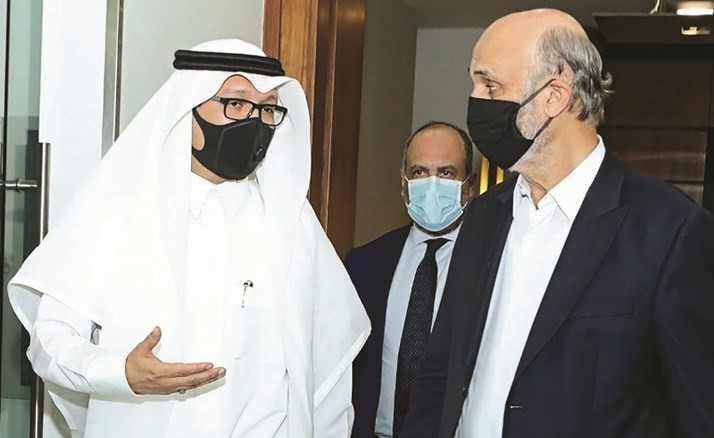 رئيس حزب القوات اللبنانية د.سمير جعجع مستقبلا السفير السعودي وليد بخاري في معراب بحضور النائب بيار بوعاصي	(محمود الطويل)