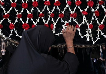رغم «كورونا»..الآلاف يحيون ذكرى عاشوراء في كربلاء