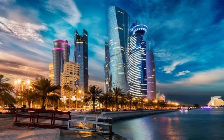 قطر تضع حدّاً أدنى للأجور وتلغي القيود على تغيير الوظيفة
