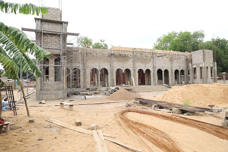 مسجد قيد الإنشاء