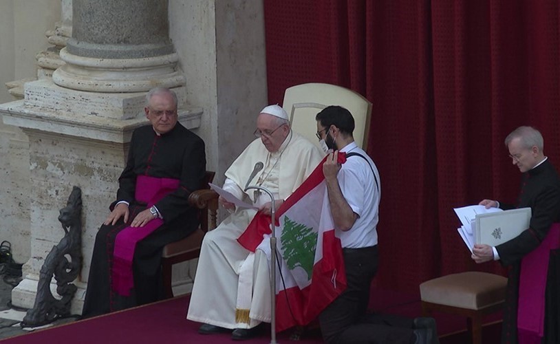 بالفيديو.. البابا فرنسيس يقول إن لبنان يواجه "خطراً شديداً" ويجب عدم تركه "في عزلته"