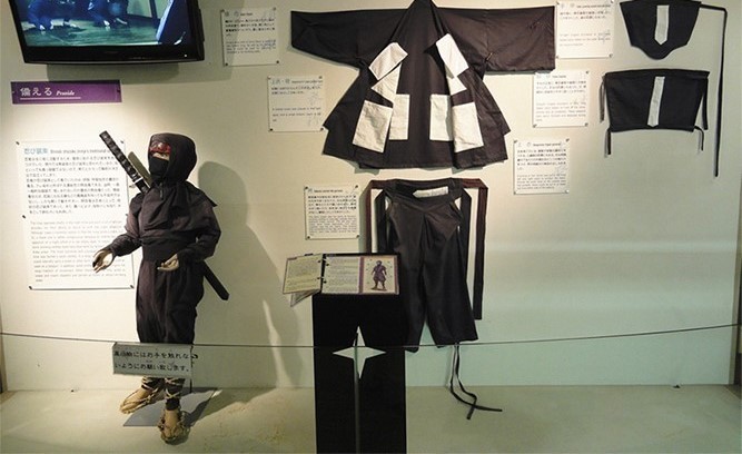 متحف نينجا ياباني يتعرض للسرقة على طريقة الافلام