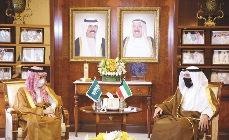 وزير الخارجية الشيخ د.أحمد ناصر المحمد خلال استقبال وزير الخارجية السعودي الأمير فيصل بن فرحان آل سعود