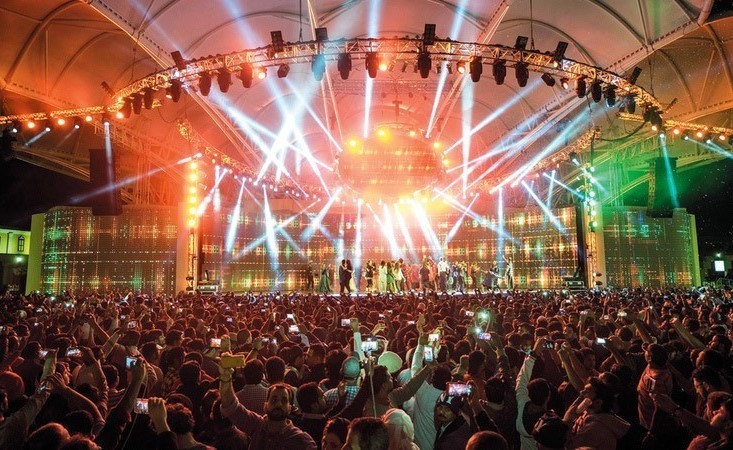دبي تحتضن أكبر حفل افتراضي لموسيقى الروك