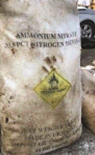صورة منتشرة على المواقع الإخبارية لأكياس نترات الأمونيوم عقب عثور الجيش على 4 أطنان منها في المرفأ (محمود الطويل)