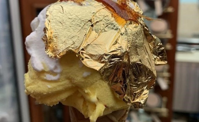 متجر ايطالي يقدم "صولجان الملك".. آيس كريم بورق الذهب
