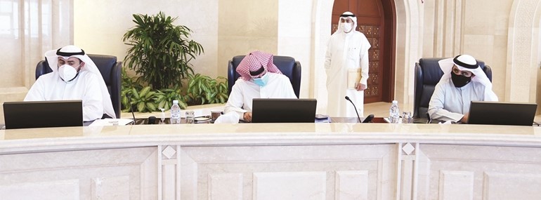 الشيخ د.باسل الصباح ود.خالد الفاضل والشيخ د.أحمد ناصر المحمد خلال الاجتماع