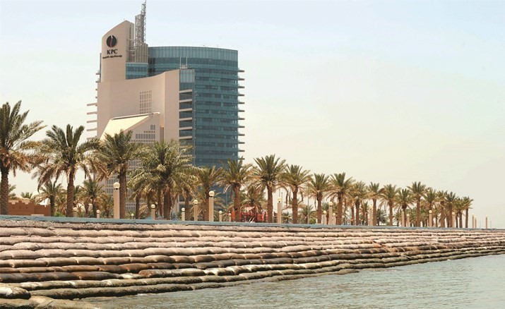 «مؤسسة البترول».. عملاق نفطي بأصول 45 مليار دينار