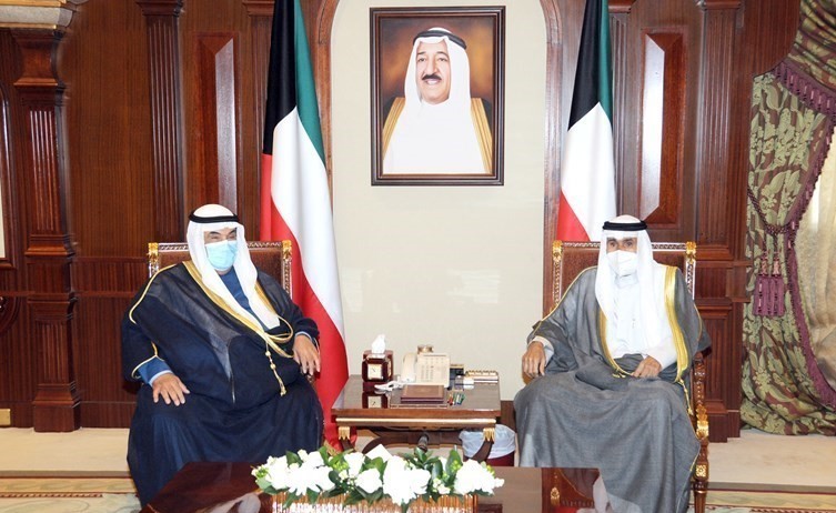 سمو نائب الأمير وولي العهد الشيخ نواف الأحمد مستقبلا سمو الشيخ ناصر المحمد