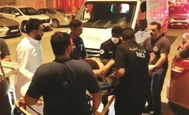 رجال الاطفاء خلال التعامل مع الحادث