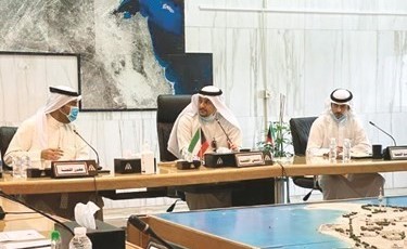 فهيد المويزري مترئسا اجتماع اللجنة القانونية والمالية