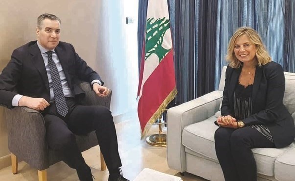 رئيس الحكومة المكلف مصطفى أديب مستقبلا رئيسة الهيئة الوطنية لشؤون المرأة اللبنانية كلودين عون 	(محمود الطويل)