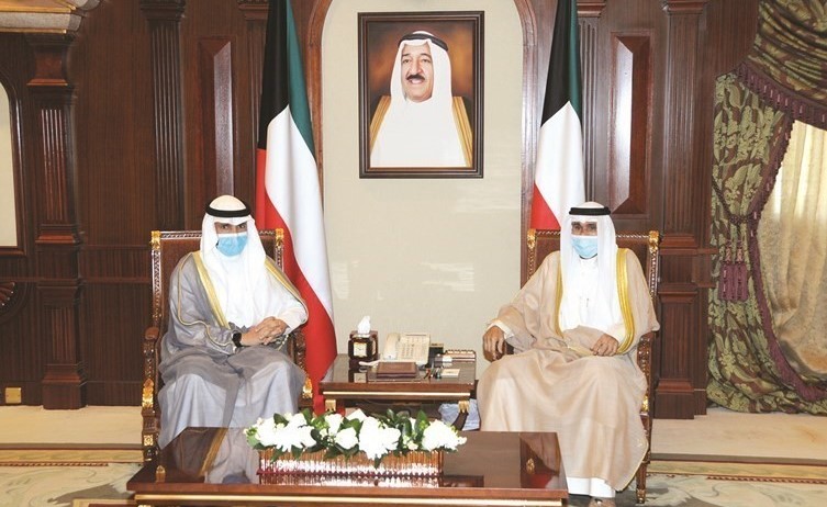 سمو نائب الأمير وولي العهد الشيخ نواف الأحمد خلال استقباله مرزوق الغانم