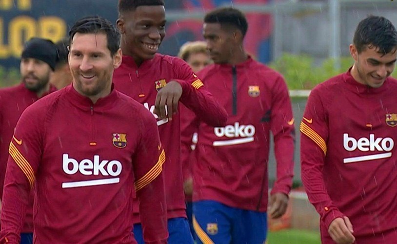 بالفيديو.. ميسي يلتحق بالتمارين الجماعية لبرشلونة للمرة الاولى بعد قراره بالبقاء