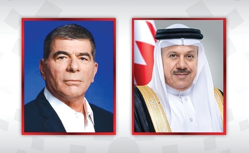 وزير الخارجية البحريني عبداللطيف الزياني ونظيره الإسرائيلي غابي اشكنازي(بنا)