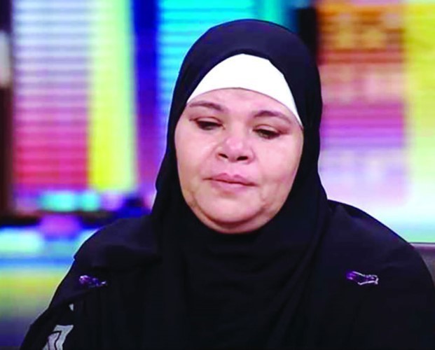 والدة مجند القطار تكشف تفاصيل اتصال وزير الدفاع بها: «هنشغله معانا ومش هنسيبه»