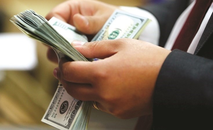 «الوطني»: المستثمرون يتخلون عن الدولار