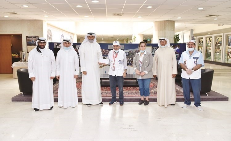 د.الساير والياقوت ومسؤولو الطرفين خلال اللقاء