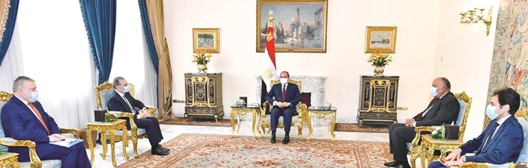 جانب من استقبال الرئيس المصري عبدالفتاح السيسي لوزير خارجية أرمينيا زوهراب مناتساكنيان