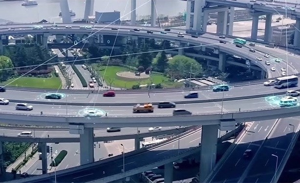 بالفيديو.. هكذا ساعدت "العين الذكية" على بناء طريق سريع ذكي في مدينة صينية